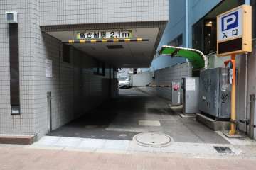 駐車場の出入り口