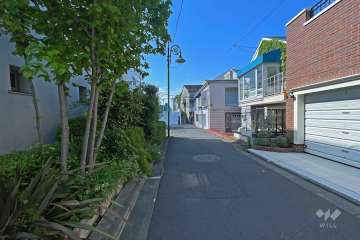 敷地側西側の前面道路（北側から）