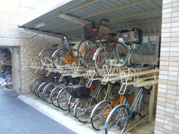 エントランスホール。オートロックが付いています