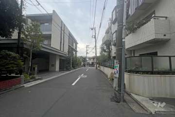敷地東側の前面道路