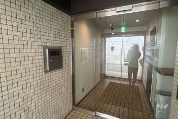 エントランスはオートロック付きです。