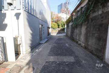 敷地東側の前面道路