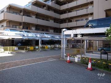 敷地内駐車場（屋外機械式と屋内平面式とがあります。）