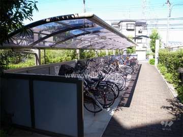 エントランスアプローチ脇にある駐輪場