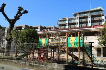 藤和宝塚小林ホームズの外観（南側から）