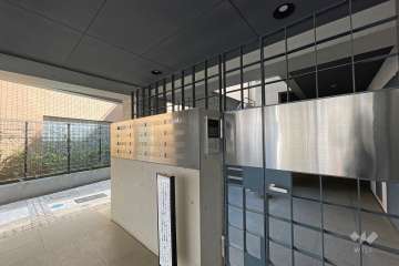 エントランスはオートロック付きです。