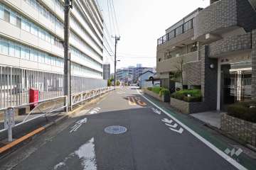 敷地北側の前面道路