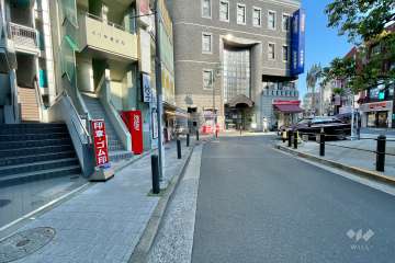 敷地東側の前面道路（北側から）