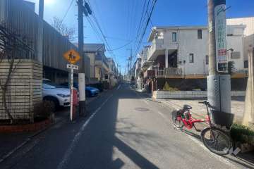 敷地東側の前面道路