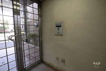 エントランスはオートロック付きです。