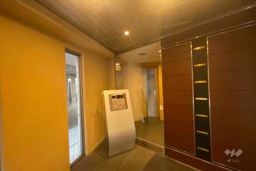 エントランスはオートロック付きです。