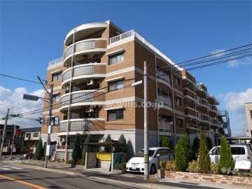 イニシオ伊丹WESTの外観（南東側から）