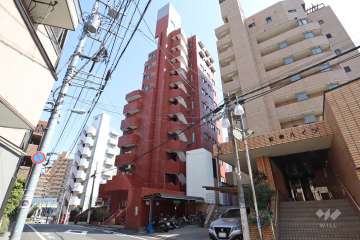 モナークマンション都立大の外観(北西側から)