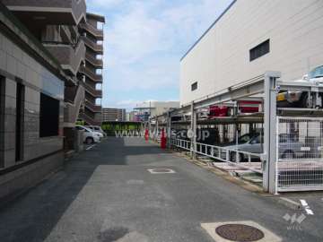 敷地内駐車場（屋外平面式と屋外機械式とがあります。）