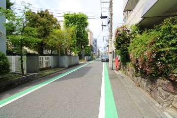 敷地南側の前面道路　