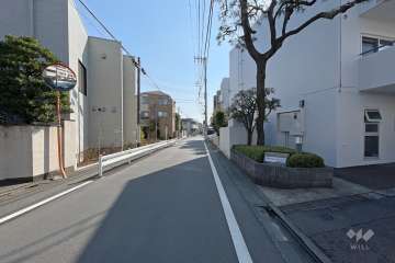 敷地北側の前面道路