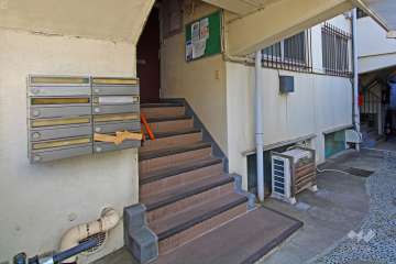 住戸入り口（共用ポスト）