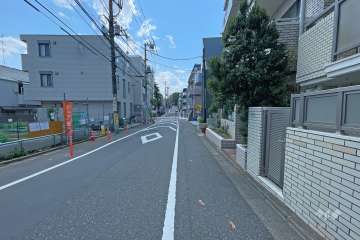 敷地南側の前面道路