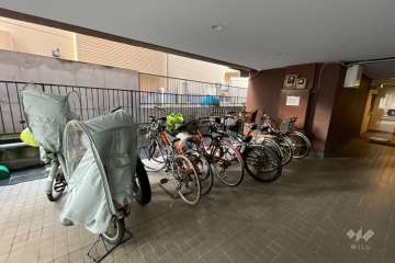 屋内に設けられた駐輪場