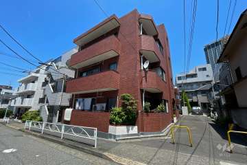 ガーデン東山の外観（南東側から）