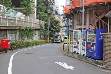 敷地北側の前面道路