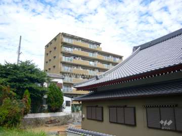 敷地の南側には「西教寺」があります。
