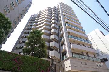 朝日ツイン目黒B棟の外観(北東側から)