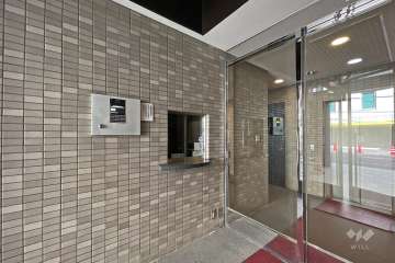 エントランスはオートロック付きです。