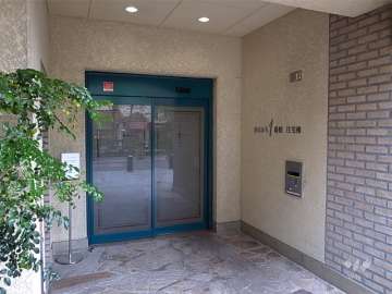 花のみち1番館のエントランス（オートロック付き）