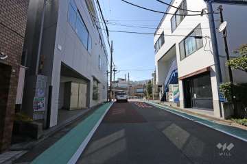 敷地北側の前面道路（東側から）