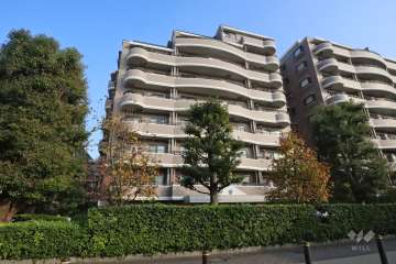 朝日マンション駒場Ｃ棟の外観(北西側から)