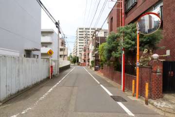 敷地南西側の前面道路