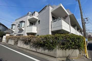 インペリアル学芸大学フラットの外観（西側から）