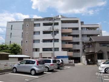 パレ新伊丹の外観（東側から）