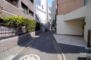 敷地北東側の前面道路