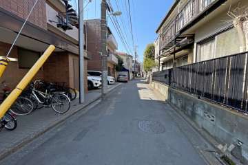 敷地北側の前面道路