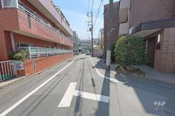 敷地東側の前面道路