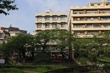 メゾン中目黒の外観(南西側から)