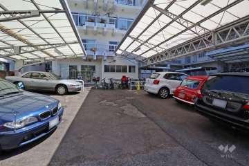 駐車場と駐輪場