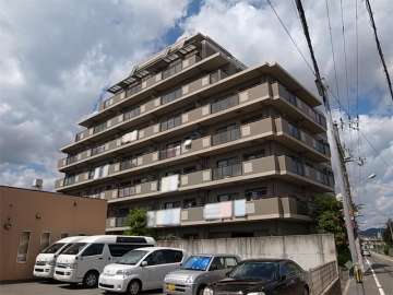 アステルコート伊丹緑ヶ丘の外観（南東側から）