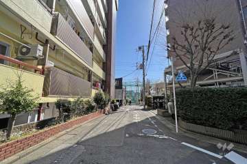 敷地南側の前面道路