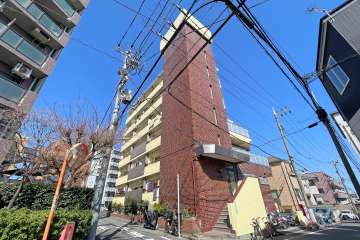 サンモア学芸大マンションの外観(南東から)