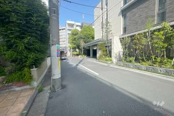 敷地北東側の前面道路