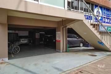 駐車場の出入り口