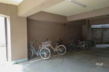 屋内に設けられた駐輪場