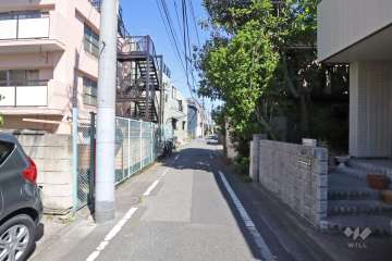 敷地東側の前面道路