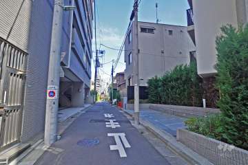 敷地南西側の前面道路