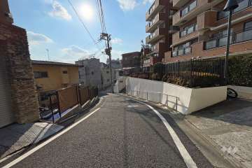 敷地南東側の前面道路