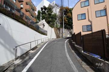 敷地南東側の前面道路