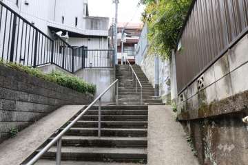 敷地北側の前面道路　